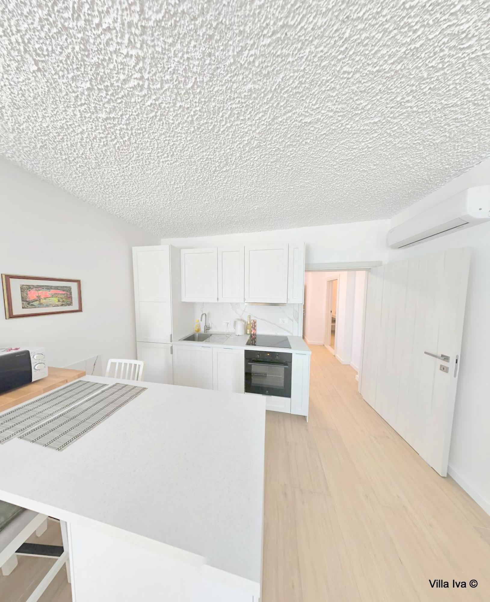Apartments Iva Омиш Экстерьер фото